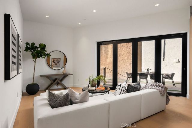 2619 S Rimpau Blvd, Los Angeles, CA 90016