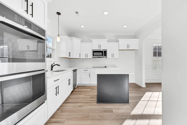 1165 Mourning Cloak Dr, Clarksville, TN 37043