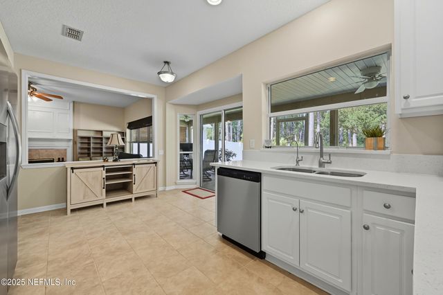 10537 CRESTON GLEN Circle, Jacksonville, FL 32256