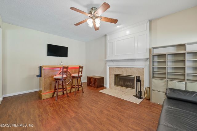 10537 CRESTON GLEN Circle, Jacksonville, FL 32256