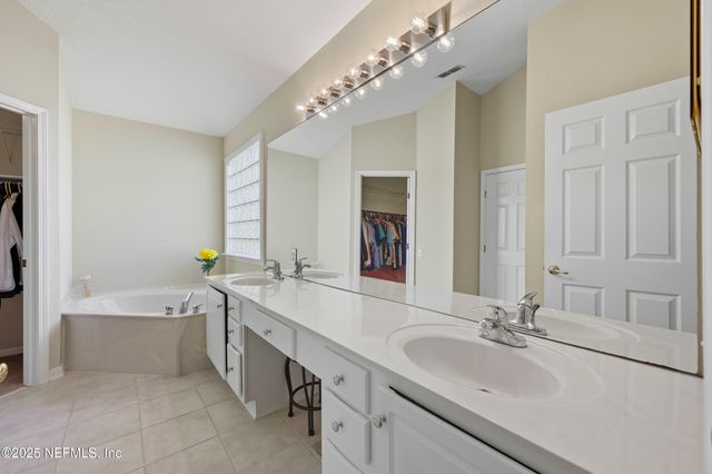10537 CRESTON GLEN Circle, Jacksonville, FL 32256