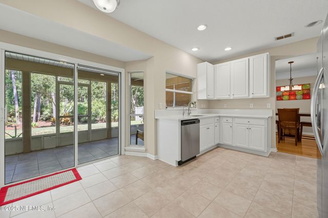 10537 CRESTON GLEN Circle, Jacksonville, FL 32256