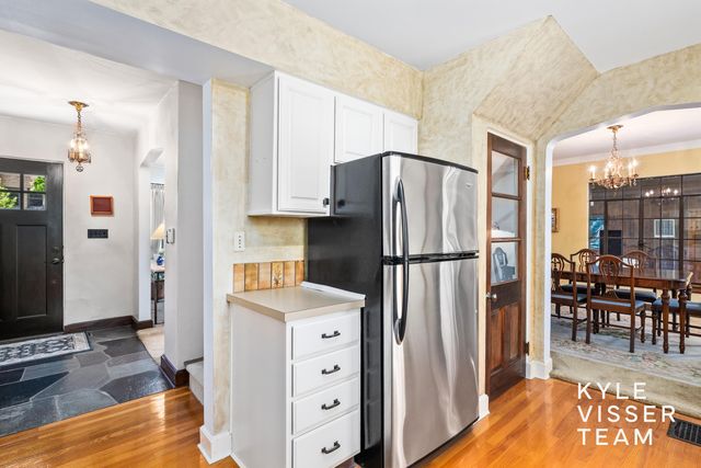 1504 Lake Grove Avenue SE, East Grand Rapids, MI 49506