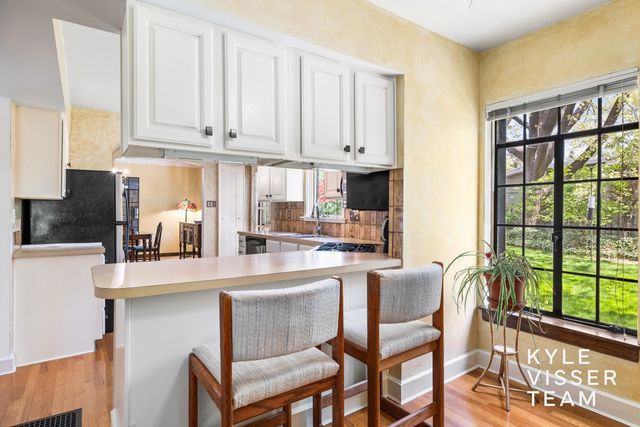 1504 Lake Grove Avenue SE, East Grand Rapids, MI 49506