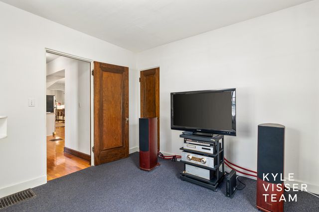 1504 Lake Grove Avenue SE, East Grand Rapids, MI 49506