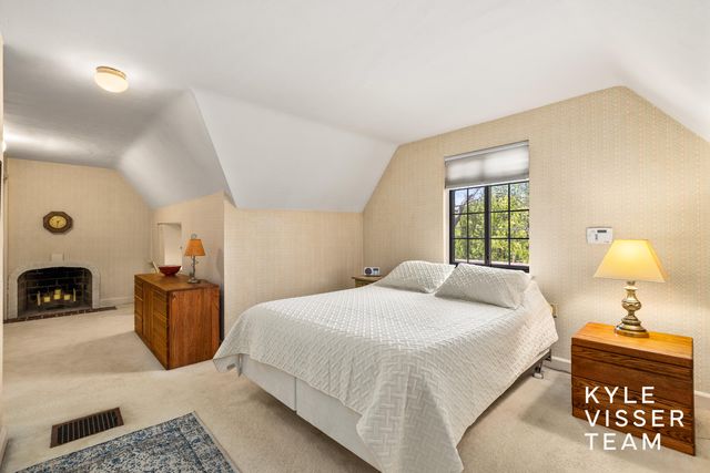 1504 Lake Grove Avenue SE, East Grand Rapids, MI 49506