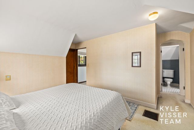 1504 Lake Grove Avenue SE, East Grand Rapids, MI 49506