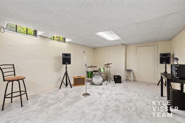 1504 Lake Grove Avenue SE, East Grand Rapids, MI 49506