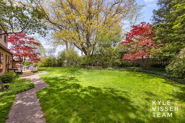 1504 Lake Grove Avenue SE, East Grand Rapids, MI 49506