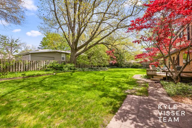 1504 Lake Grove Avenue SE, East Grand Rapids, MI 49506