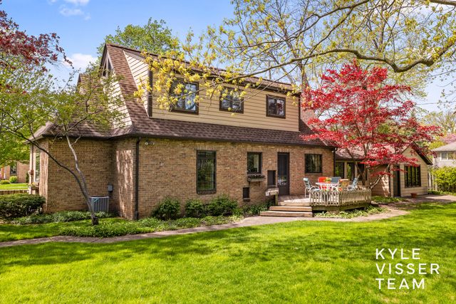 1504 Lake Grove Avenue SE, East Grand Rapids, MI 49506