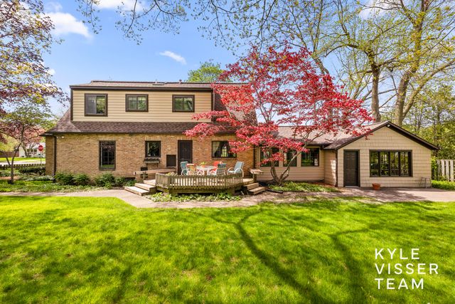 1504 Lake Grove Avenue SE, East Grand Rapids, MI 49506