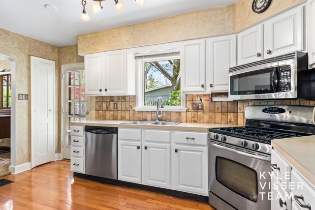 1504 Lake Grove Avenue SE, East Grand Rapids, MI 49506