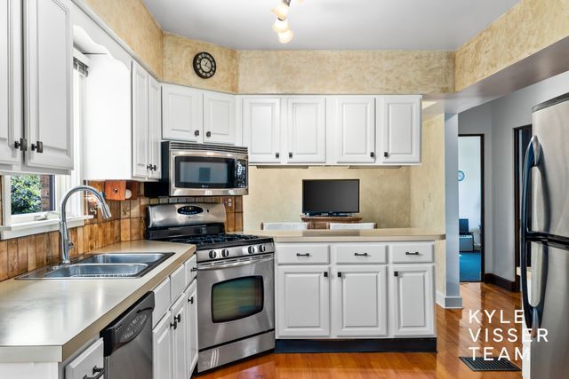 1504 Lake Grove Avenue SE, East Grand Rapids, MI 49506