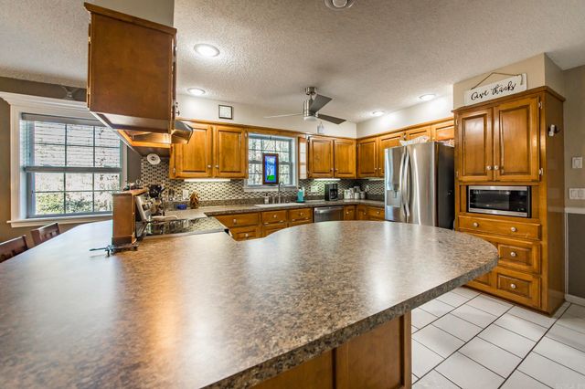 4 Miranda Lane, Hot Springs Village, AR 71909