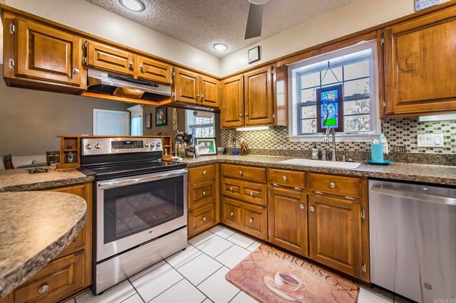 4 Miranda Lane, Hot Springs Village, AR 71909