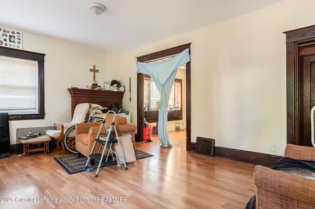 515 W Hillsdale Street, Lansing, MI 48933