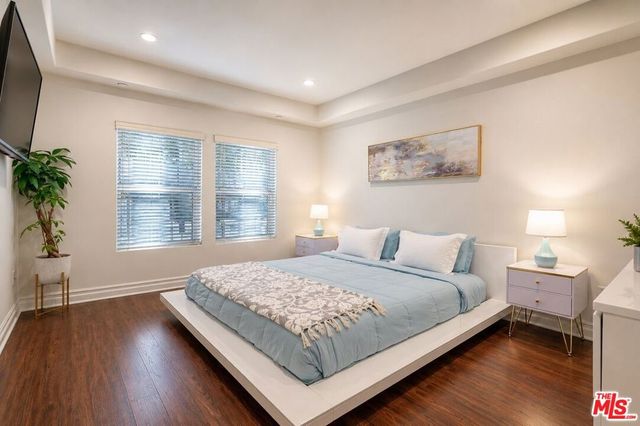 15206 Burbank Boulevard 116, Sherman Oaks, CA 91411