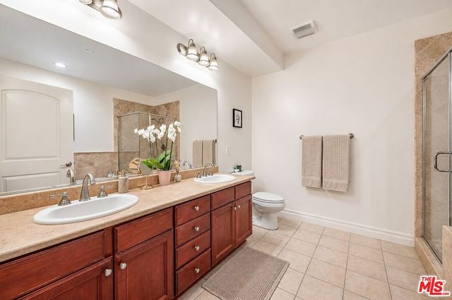 15206 Burbank Boulevard 116, Sherman Oaks, CA 91411