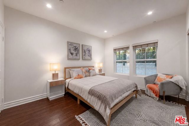 15206 Burbank Boulevard 116, Sherman Oaks, CA 91411