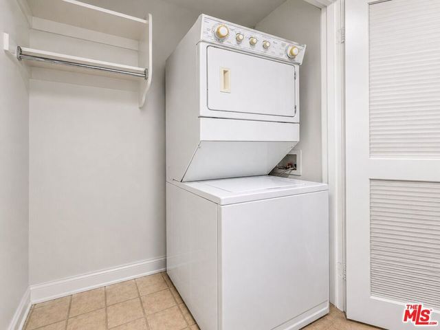 15206 Burbank Boulevard 116, Sherman Oaks, CA 91411