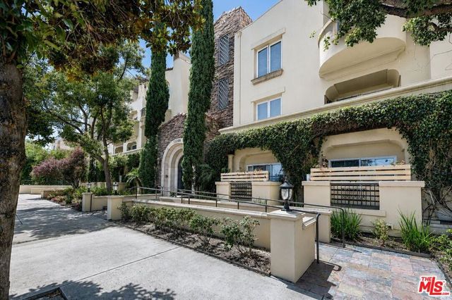 15206 Burbank Boulevard 116, Sherman Oaks, CA 91411