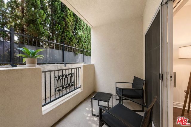 15206 Burbank Boulevard 116, Sherman Oaks, CA 91411