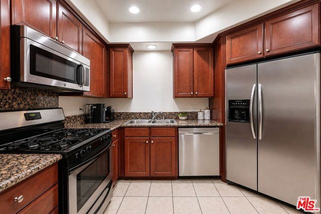15206 Burbank Boulevard 116, Sherman Oaks, CA 91411