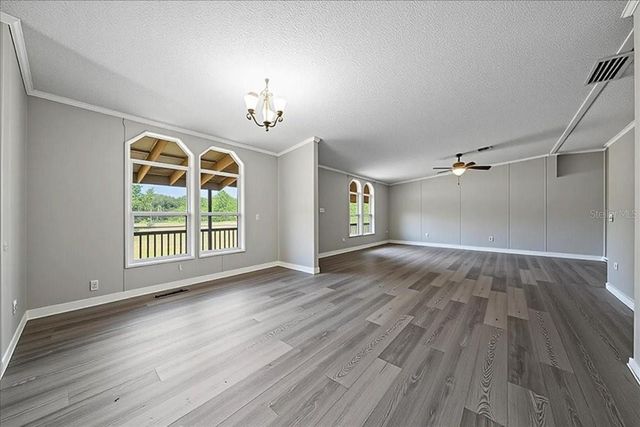 18585 N HIGHWAY 329, Reddick, FL 32686