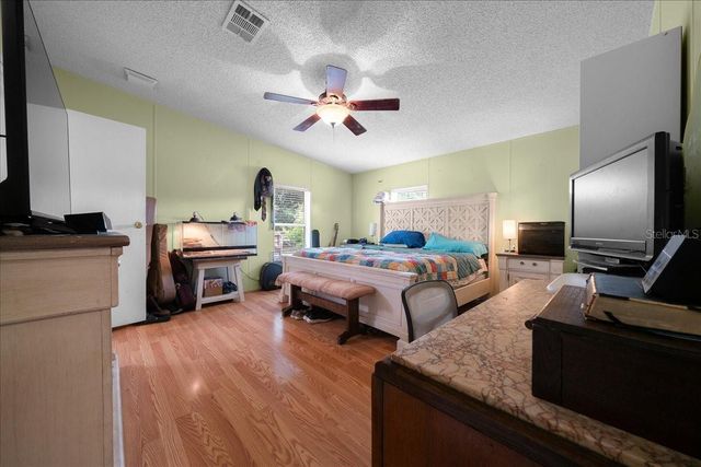 18585 N HIGHWAY 329, Reddick, FL 32686
