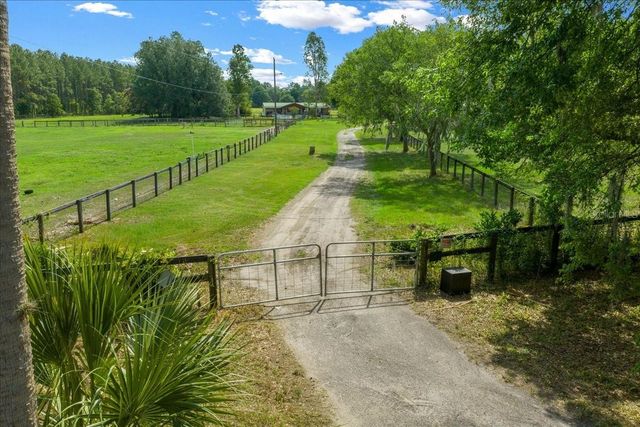 18585 N HIGHWAY 329, Reddick, FL 32686
