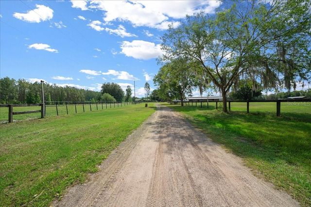 18585 N HIGHWAY 329, Reddick, FL 32686