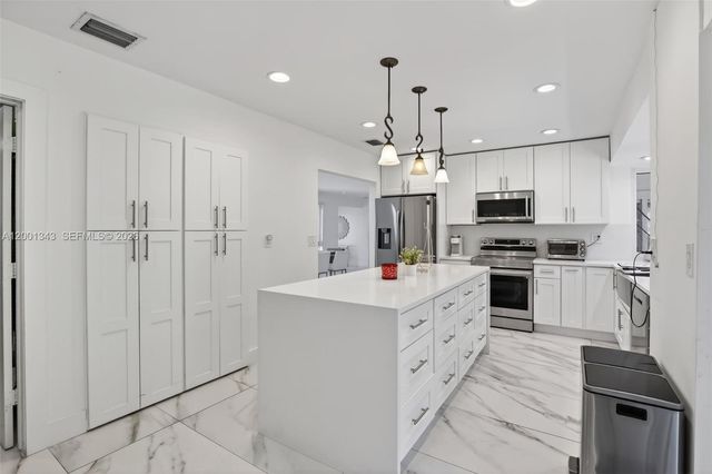 9280 SW 55th Ct, Cooper City, FL 33328