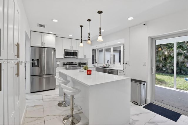 9280 SW 55th Ct, Cooper City, FL 33328