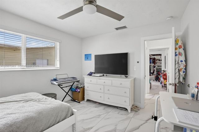 9280 SW 55th Ct, Cooper City, FL 33328