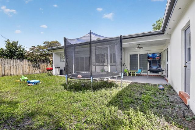 9280 SW 55th Ct, Cooper City, FL 33328