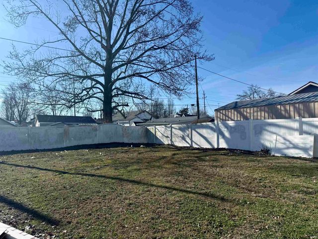 512 P Street, Bedford, IN 47421