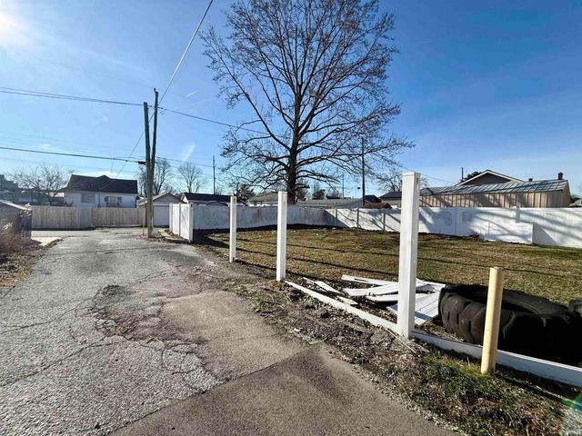 512 P Street, Bedford, IN 47421