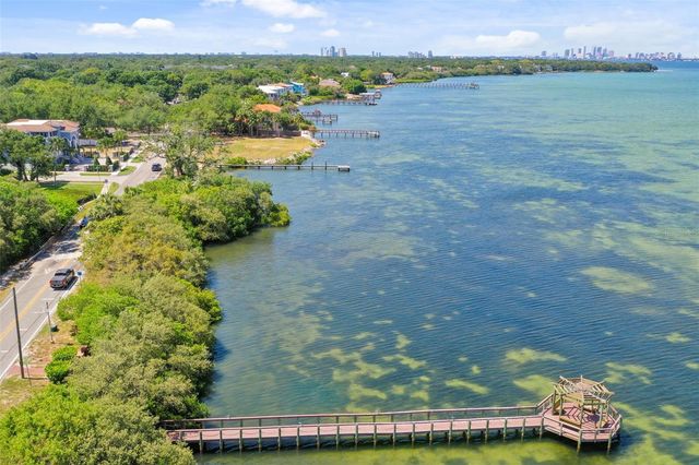 2858 BAYSHORE TRAILS DRIVE, Tampa, FL 33611