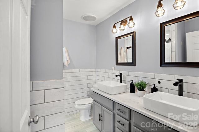 1229 Lalex Lane, Charlotte, NC 28209