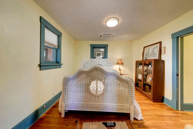 1913 Lomas Boulevard NW, Albuquerque, NM 87104