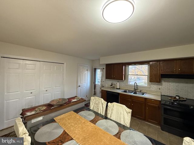 410 N 5TH AVE, Royersford, PA 19468