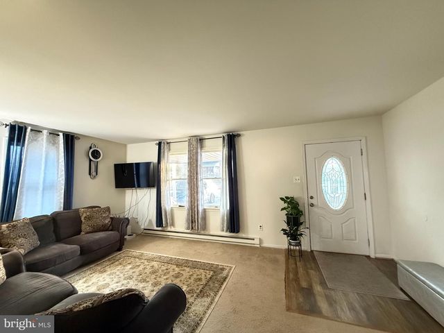 410 N 5TH AVE, Royersford, PA 19468