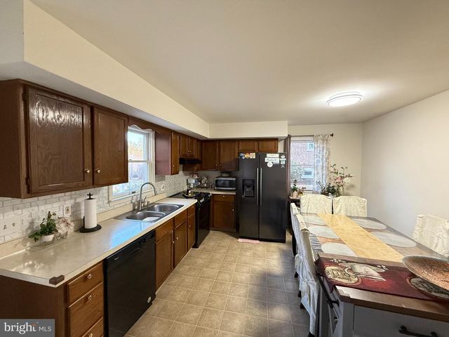 410 N 5TH AVE, Royersford, PA 19468