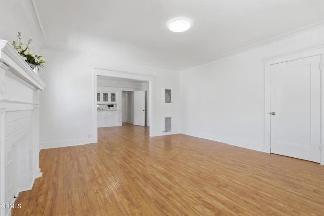 142 S Manhattan Place, Los Angeles, CA 90004