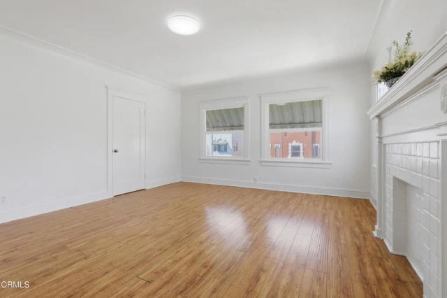 142 S Manhattan Place, Los Angeles, CA 90004