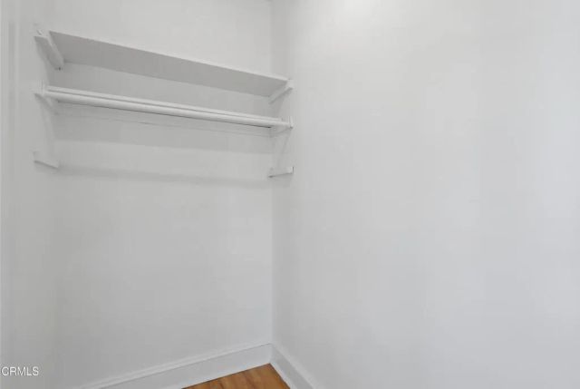 142 S Manhattan Place, Los Angeles, CA 90004