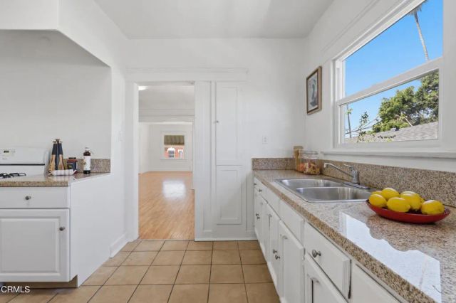 142 S Manhattan Place, Los Angeles, CA 90004