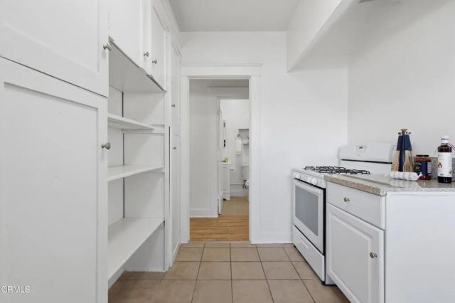 142 S Manhattan Place, Los Angeles, CA 90004