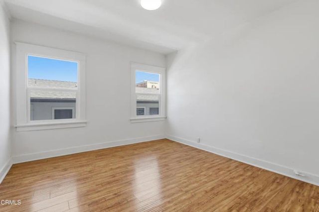 142 S Manhattan Place, Los Angeles, CA 90004